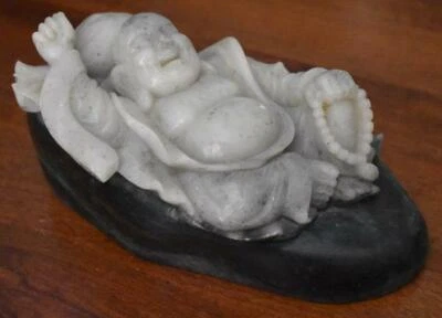 ESCULTURA DE BUDA FELIZ RECLINABLE VERDE CLARO MEDIANA JADE TALLADO SÓLIDO PATRIMONIO Foto 1 de 4