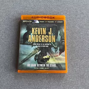 THE DARK BETWEEN THE STARS KEVIN.I ANDERSON AUDIO BOOK MP3 AUDIO - Foto 1 di 5