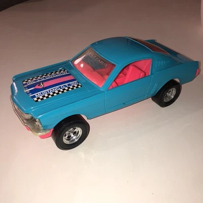 Coche de juguete vintage Tootsietoy 1965 plástico Ford Mustang GT 350 Fastback rosa azul Foto 1 de 4