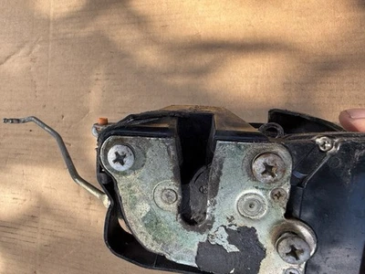 PESTILLO PUERTA CONDUCTOR DELANTERO IZQUIERDO TOYOTA COROLLA 93-97 ELÉCTRICO USADO PROBADO OEM Foto 1 de 4