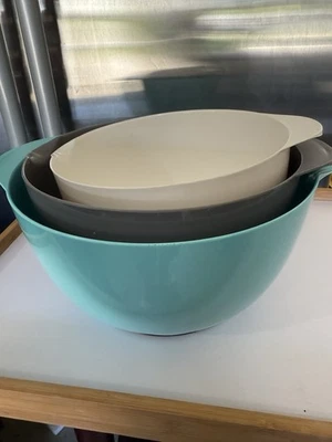 Farberware Professional Plastic Mixing Bowls, Set of 3 Silicone Utensil Rest - Image 1 of 4