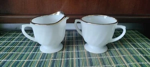 Vintage Anchor Hocking Fire King Milchglas Wirbel Goldrand Milchkännchen und Zucker - Bild 1 von 4
