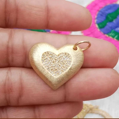 Colgante elegante con pavé de diamantes de 16 quilates: oro de plata de ley de 24 mm x 20 mm 033 Foto 1 de 4