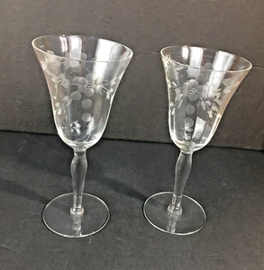 Set of 2 Optic Ribbed Daisy and Vine Etched Fern Wine / Cordial Glasses 7.5" - Picture 1 of 9