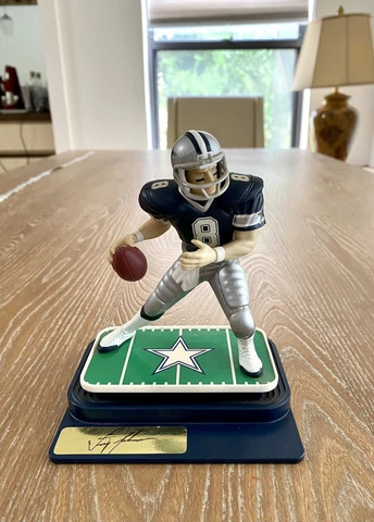 Dallas Cowboys Troy Aikman #8 Figure w/reprint signature NFL Irvin, Smith 1998 Cover