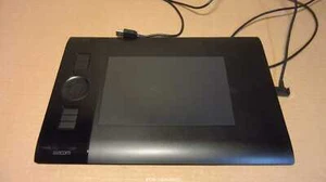 Petite tablette stylet professionnel WACOM Intuos 4 PTK-440 noire - STYLO EXCLU - RAYURE - Photo 1/3