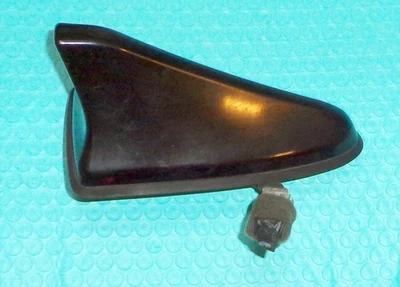 Hyundai Elantra 2016-2018 antena aleta de tiburón techo radio OEM 96210-F3130-S3B negro Foto 1 de 4