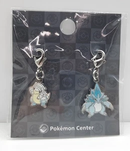 Pokemon Center Alola Sandshrew Sandslash 1" metal keychain charm set pokedex - Foto 1 di 1