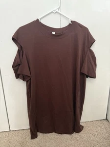 Damen-T-Shirt Lululemon Größe 10 Kurzarm braun mit Schlitzen in den Ärmeln - Bild 1 von 4