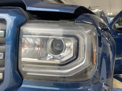 Driver Headlight Classic Style Limited HID Fits 16-19 SIERRA 1500 PICKUP 973778 - Image 1 of 4