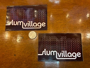 Pegatinas Slum Village (juego de 2)-5x3 Detroit Deli Hip Hop, + pegatina de bandera gratis - Imagen 1 de 4