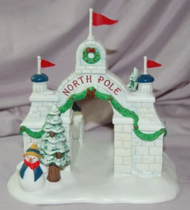 North Pole Gate Department 56 Village North Pole Series Accessory 56324 - Picture 1 of 4