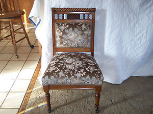 Walnut Eastlake Barley Twist Sidechair / Parlor Chair  (SC79)