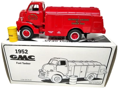 GMC Fuel Tanker 1952 First Gear JC Whitney & Co. Departamento de Bomberos 1:34 Die-Cast 10-1215 Foto 1 de 4