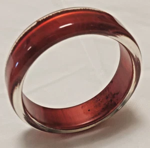 Brazalete Brazalete Lucite Vintage Transparente y Rojo Iridiscente Espalda Pintado - Imagen 1 de 9