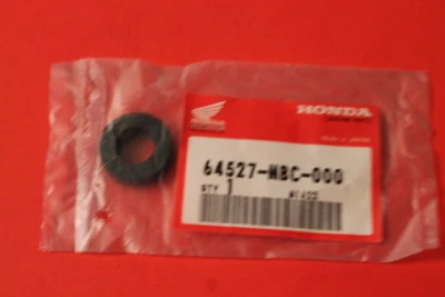 NOVO ILHÓ DE PARA-BRISA HONDA ST1300 UMA PEÇA # 64527-MBC-000 - Imagem 1 de 3