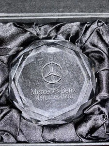Neu mit Etikett Vintage Mercedes Benz Kristallglas Schreibtisch Briefbeschwerer mit Box Diamant Logo selten - Bild 1 von 6