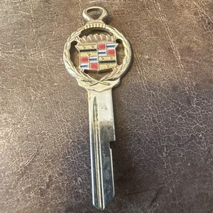 Original Dealer Blank Stock Key Cadillac Late 60’s early 70’s “L” New Old Stock - Bild 1 von 6