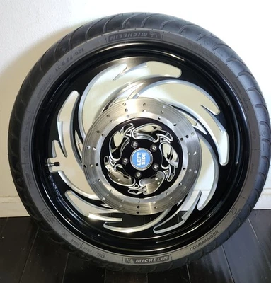 Componentes RC Savage Eclipse 21 en rueda delantera completos.  Foto 1 de 4