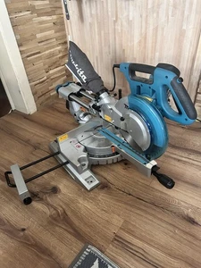 Makita LS1018L 260mm Kapp- und Gehrungssäge - 1430W - Picture 1 of 8