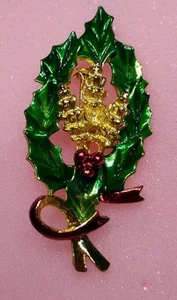 VTG Gerry's Christmas Pin Mistletoe Brooch Gold Tone Clip On Red And Green - Imagen 1 de 8