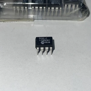 MCP3202-CI/P – 2-Channel 12-Bit ADC – SPI – DIP-8 – DIY Arduino NOS – Microchip - Bild 1 von 2