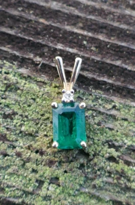 Vintage 14kt Yellow Gold Green Stone & Accent Diamond Pendant / Charm - Image 1 of 4