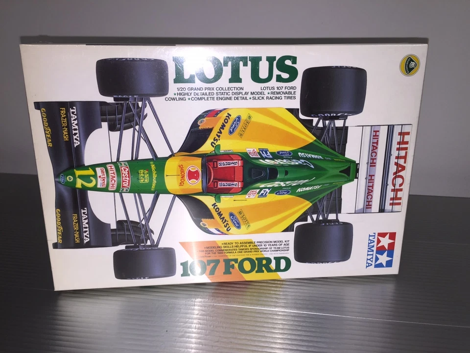 Tamiya | 1:20 | Fórmula 1 | Hakkinen - Herbert | Kit Lotus-Ford 107 F1 1992 Foto 1 de 1
