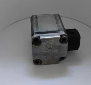 SERVOTRONIC E-Class W210 7039442111 ORIGINAL - Picture 1 of 6