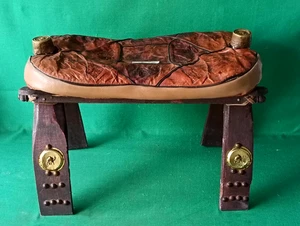 ANTICA SELLA EGIZIANA DA CAMMELLO SGABELLO IN LEGNO CON SEDUTA IN PELLE. CF29 - Foto 1 di 11