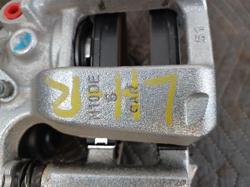 Pinza trasera izquierda para Grand Cherokee 2728718 2023 Foto 1 de 3