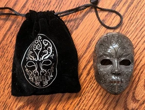 Neu Harry Potter Litjoy Kiste Mini Metall Todesser Maske Display Replik 2,75" - Bild 1 von 3