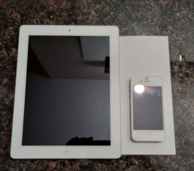 iPad (2nd Generation) Wifi 32GB Silver, iPhone 4 CDMA 8GB White - Image 1 of 4