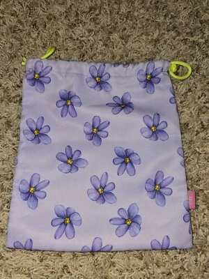 Bolso Ipsy Glam Enero 2023 Maquillaje Cosméticos Flores Moradas Foto 1 de 4