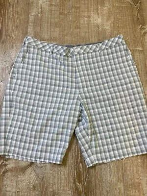 Pantalones Cortos Chinos de Golf Walter Hagen 42 x 10 Gris Blanco Tecnología a Cuadros Absorbente Frente Plano Foto 1 de 4