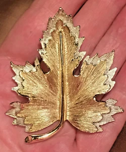 Vintage 1960's SARAH COVENTRY Maple Leaf NATURES CHOICE Brooch/Pin Two Tone - Picture 1 of 5