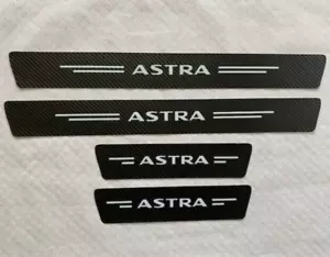 Calcomanías de película de vinilo de carbono ASTRA (5 PUERTAS) - PROTECTORES DE UMBRAL DE PUERTA - 550\250 mm (A) - Imagen 1 de 6