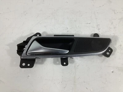 Manija interior de la puerta trasera izquierda del lado del conductor del Volkswagen Jetta 2016-2019 OEM. Foto 1 de 4