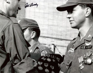 PATRICK BRADY SIGNED AUTOGRAPHED 8x10 PHOTO MEDAL OF HONOR MOH RARE BECKETT BAS - Picture 1 of 2