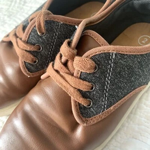 Cat & Jack Boys Sz 2 Gray Brown Dress Casual Lace Up Leather-look Shoes - Picture 1 of 12