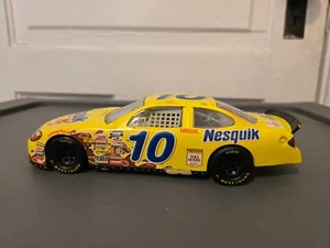 Hot Wheels #10 Jeff Green Nesquik Auto im Maßstab 1:24 - Bild 1 von 5