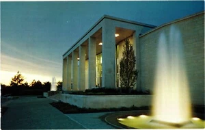 Postkarte: Harry S. Truman Bibliothek und Museum -- Unabhängigkeit, Missouri - USA - Bild 1 von 2