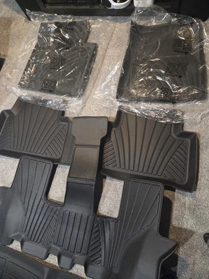 Alfombrillas Kia Sorento para todo tipo de clima nuevas 2021 a nuevas no híbridas Foto 1 de 4