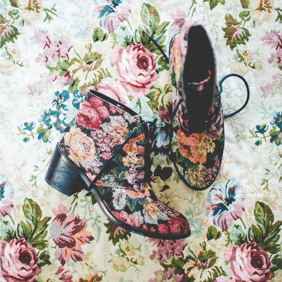 Botas con cordones DIBA London tapiz floral talla 7,5 tacón estilo victoriano Foto 1 de 4