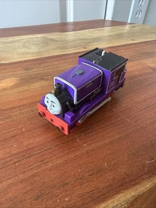 Motore motorizzato Thomas Train Friends Charlie 14 TrackMaster testato 2009 viola - Foto 1 di 9