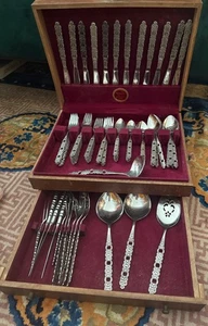 Vintage Viola Voila Oneida Community Stainless Flatware 80 Piece Set w/ Case - Picture 1 of 19