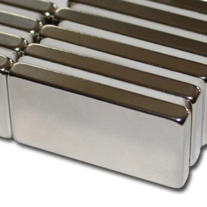 1 MAGNETE QUADDER AL NEODIMIO DI POTENZA 40x20x5 mm N45 NdFeB MAGNETE BLOCCO 18 KG - Foto 1 di 2