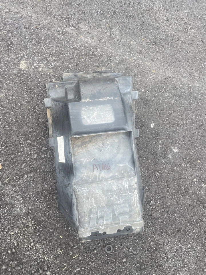 川崎 Ninja 1000R ZX1000A 1986 电池托盘 底部子框架 原始设备制造商 32097-1116 — 第 1/2 张图片