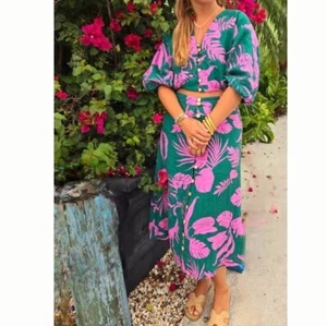 Maison d'Amelie Paris Crop Button Front V Neck Pink/Green Tropcal Print Size L - Bild 1 von 8