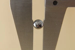 NOS : VINTAGE COURONNE TISSOT DE 5,6 MM DE DIAMETRE ACIER TISSOT CROWN - Picture 1 of 12
